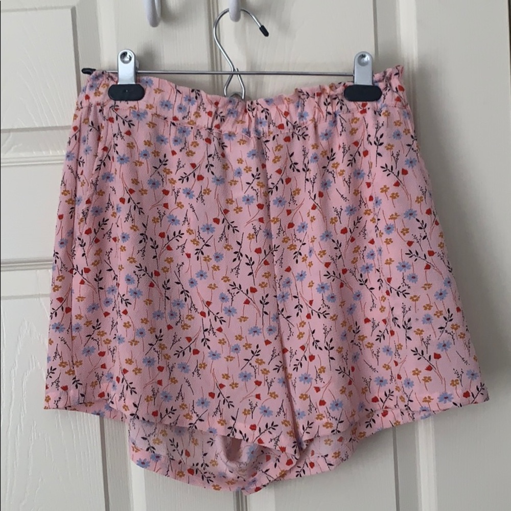 H&M High Waisted Pink Floral Shorts Sz 8